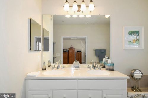 14800 Potomac Branch Dr, Woodbridge VA  22191-4056 exterior