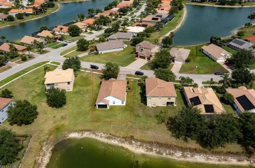 2832 Amberwood Ln, Naples, FL 34120-7523
