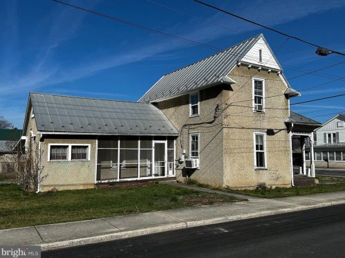 235 Washington St, Rig, WV 26836-1151
