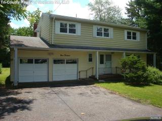 914 Ratzer Rd, Wayne, NJ 07470-3733