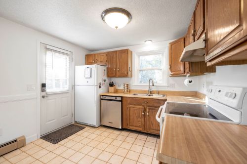 383 Whittier Dr, Fremont NH  03044-3328 exterior