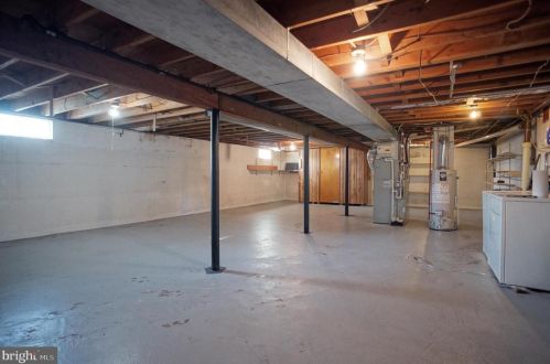 8 Brentwood Rd, Camp Hill PA  17011-2503 exterior