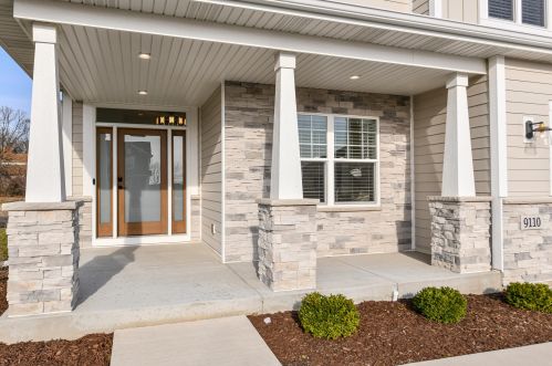 9110 Creekside Cir, Kenosha WI  53158-3245 exterior