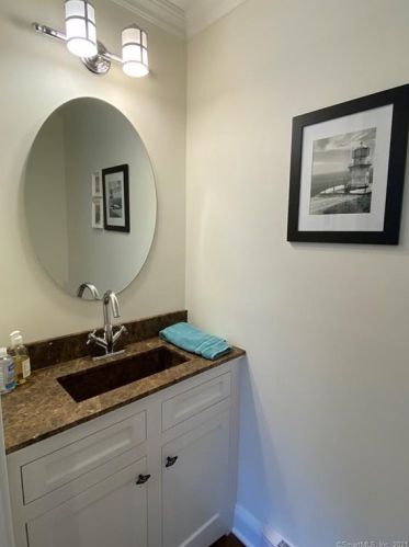 24 Middlefield St, Groton CT  06340-8826 exterior