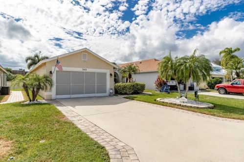 563 10th Pl, Vero Beach, FL 32960-6835