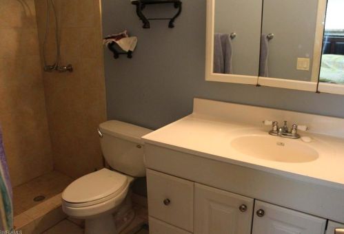 686 101st Ave, Naples, FL 34108-3203