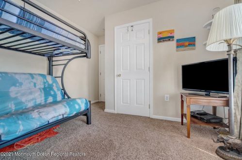 271 Kearney Ave, Pelican Island NJ  08751-1822 exterior