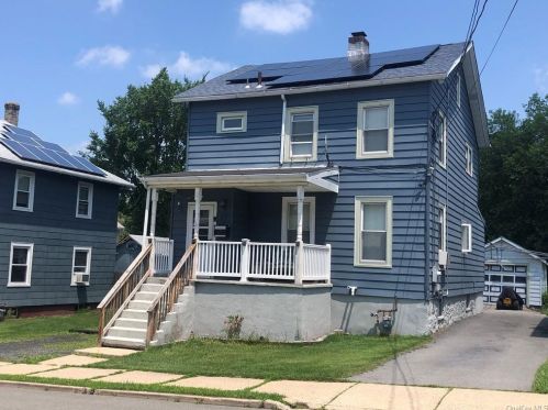 17 Myrtle Ave, Middletown, NY 10940-4122