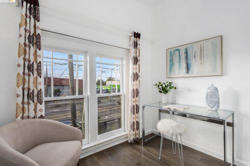 3026 Adeline St, Oakland CA 94608-4412 exterior