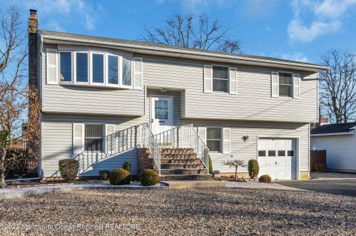 285 Georgia Dr, Bricktown, NJ 08723-6571