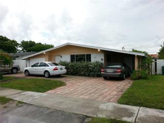 21140 26th Ave, Miami, FL 33180-1106