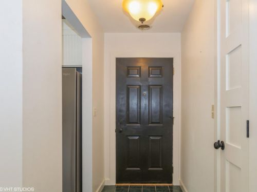 852 Edgewood Glen Dr, Valpo, IN 46385-2992