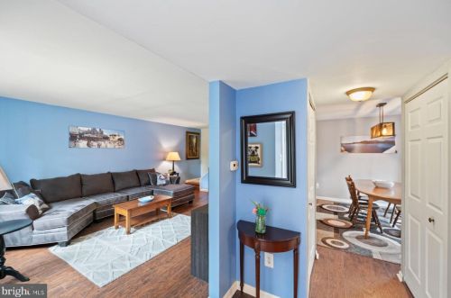 3080 Harbour Dr, Palmyra NJ 08065-2219 exterior