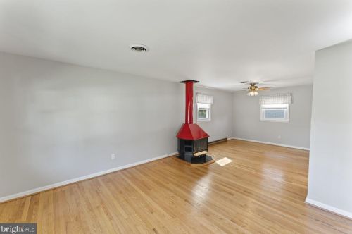 611 Truslow Rd, Fredericksburg, VA 22406-5105