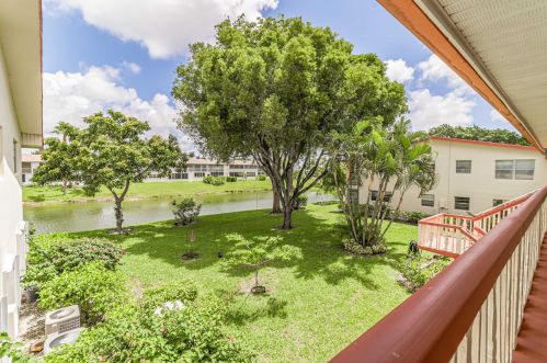 133 Camden F, West Palm Beach FL  33417-2021 exterior