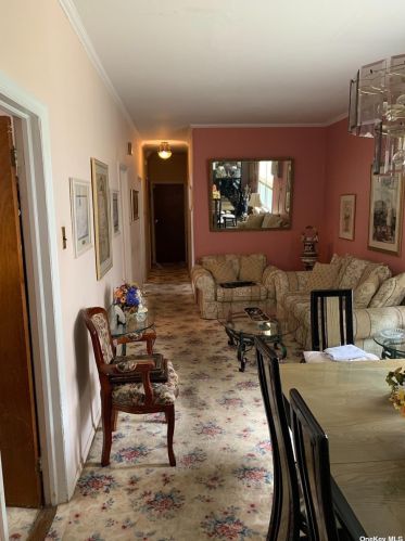 20 Holland Ave, Floral Park NY  11001-1506 exterior