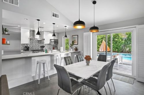 1120 Louise Dr, Palm Springs CA  92262-3209 exterior