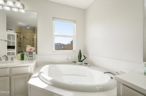 815 Vista Grande Dr, Santa Paula CA  93060-1335 exterior
