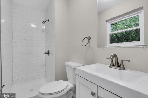 1802 Lakeshore Dr, Browns Mills NJ  08015-1364 exterior