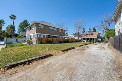 3867 5th St, Riverside, CA 92501-2707
