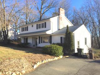 8301 Westchester Dr, Vienna, VA 22182-5217