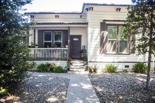 390 7th St, Hollister, CA 95023-3820