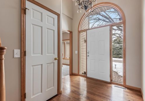 5765 Annapolis Ln, Minneapolis, MN 55446-3531