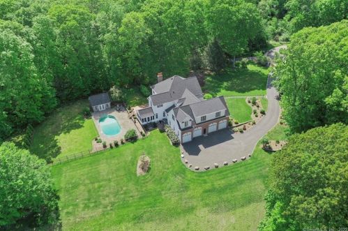 87 Coach Light Dr, Woodbury, CT 06798-2134