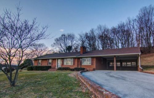 225 Cameron Dr, Vinton VA  24179-1911 exterior