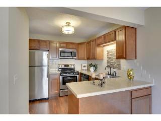 1502 Woodview Ave, Saint Paul, MN 55122-1327