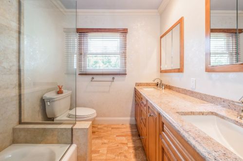 1045 Channel Dr, Hewlett NY  11557-2616 exterior