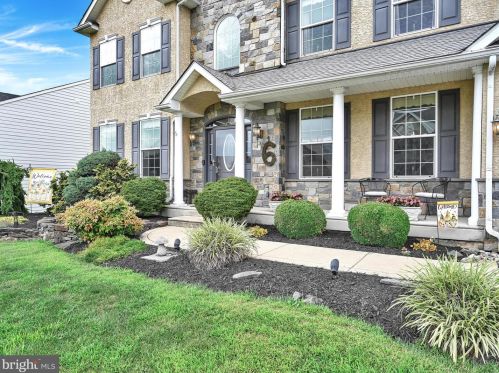 6 Lee Dr, Pottstown, PA 19464-2354