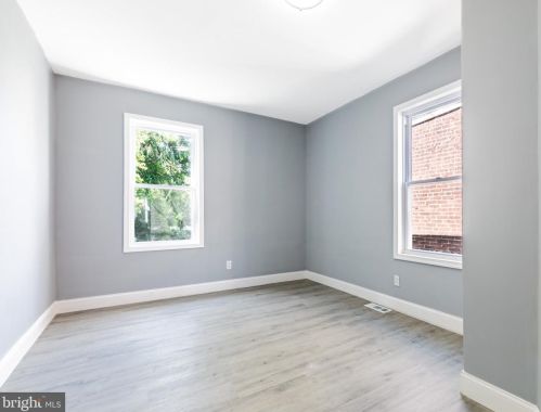 6526 Chew Ave, Philadelphia PA 19120-2332 exterior