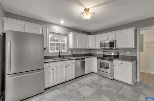 27 Bearwood Dr, Bybee VA  22963-2843 exterior