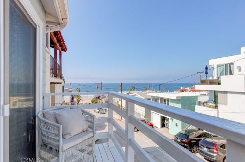 212 41st St, Manhattan Beach CA  90266-3141 exterior