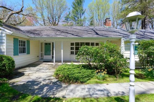 117 Sawmill Rd, Stamford, CT 06903-3109