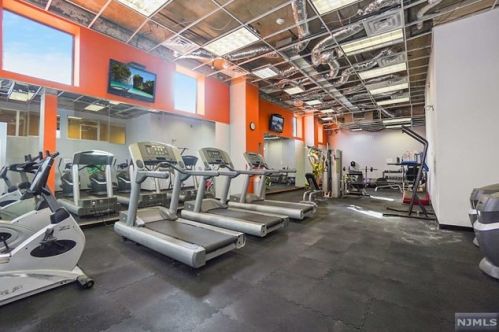 60 Parkway Dr, East Orange NJ  07017-4533 exterior