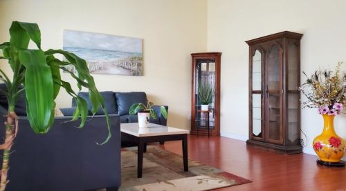 949 Ruby Dr, Vista CA  92083-5550 exterior