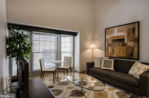 106 11th St, Philadelphia, PA 19107-4801