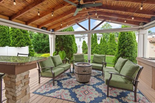 49 Roderick Rd, West Islip NY  11795-2632 exterior
