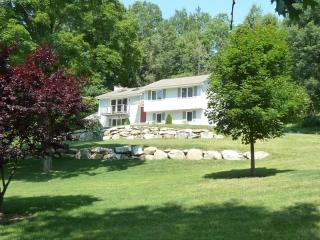 572 Stanhope Rd, Sparta, NJ 07871-2823