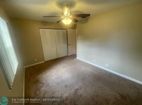 6245 175th Ter, Hialeah FL  33015-4438 exterior