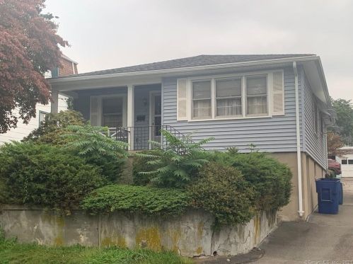 17 Roland St, Waterbury, CT 06706-2138