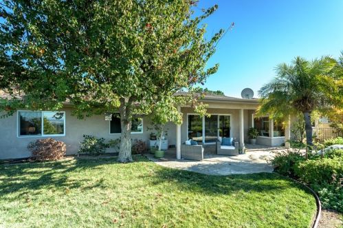 2755 Valle Vista Dr, Glendale CA  91206-4720 exterior