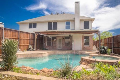 2048 Piedmont Dr, Lewisville TX  75067-7898 exterior