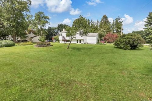2780 Denby Dr, Yorktown Hgts NY  10598-3016 exterior
