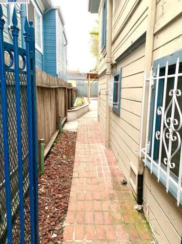 1703 Brg Ave, Oakland CA  94601-3672 exterior