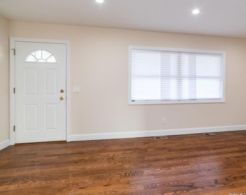 77 Andrews Ave, Wheatley Heights NY  11798-1833 exterior