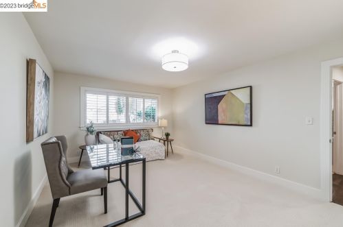 2028 Damuth St, Oakland, CA 94602-2450