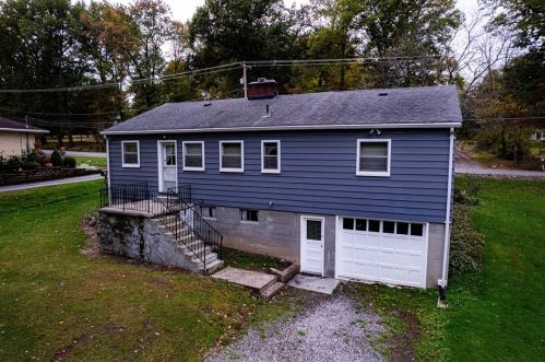 366 Dutch Ln, Hermitage, PA 16148-2738